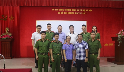 Viện KSND thị xã Sơn Tây tham gia tuyên truyền, phổ biến pháp luật...